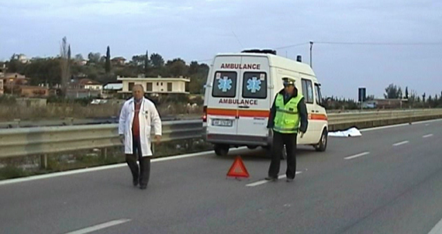 Tapizë, i dehuri plagos shokun dhe më pas veten