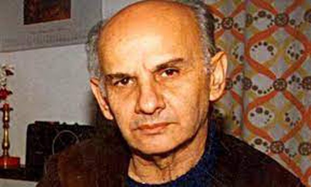 Robert Shvarvc dashuronte marrëzisht dhe lëvronte gjuhën shqipe