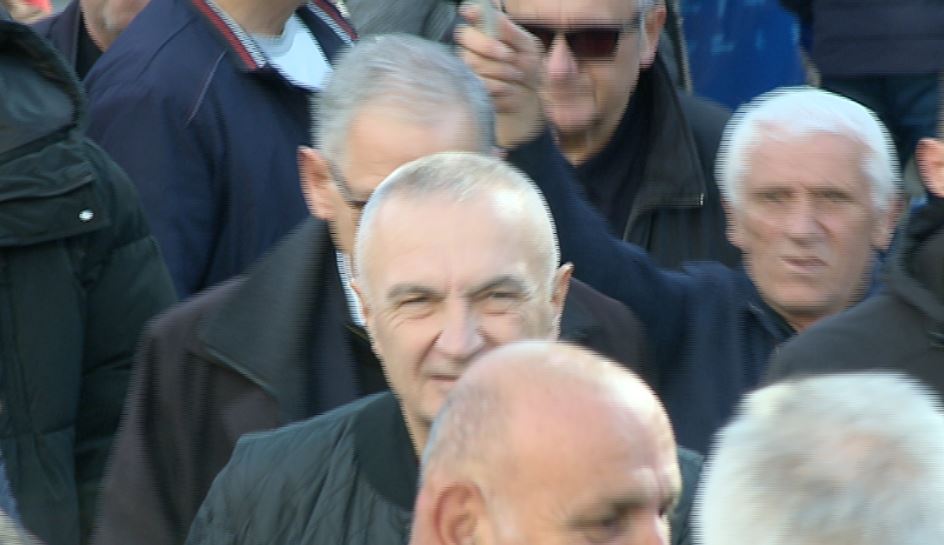 Protesta e opozitës, Meta mbërrin në selinë e PD, do të marshojë bashkë me Berishën drejt…