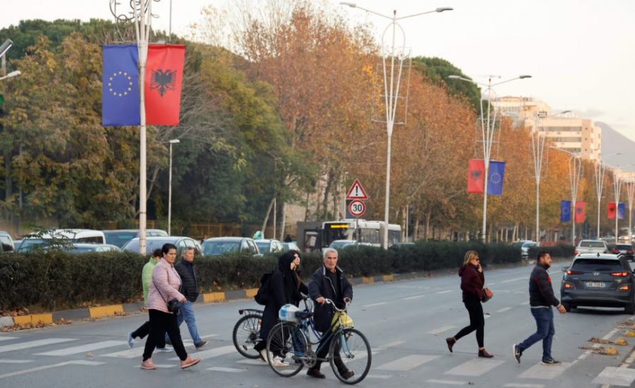 Samiti/ ‘Politico’: Sulmi rus i ka dhënë impuls të ri zgjerimit të BE-së