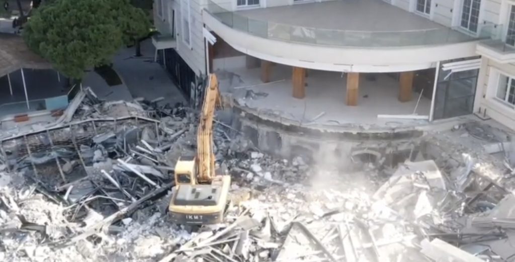 VIDEO/ Pamjet me dron nga  shkatërrimet në ‘Prestige Resort’