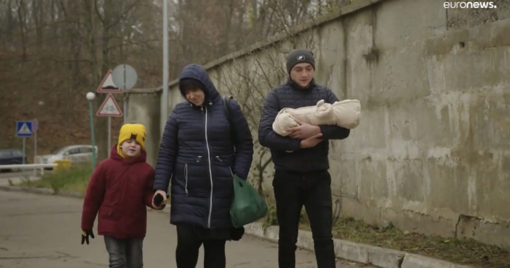 Video/ Ukrainë lindin ‘foshnjat e para të luftës’