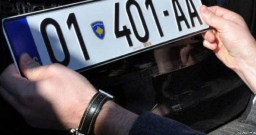 “Hoqëm barrikadat, por jo targat”, analiza e mediave serbe: A do të normalizohet jeta në Kosovë pas tensioneve të fundit? Ja