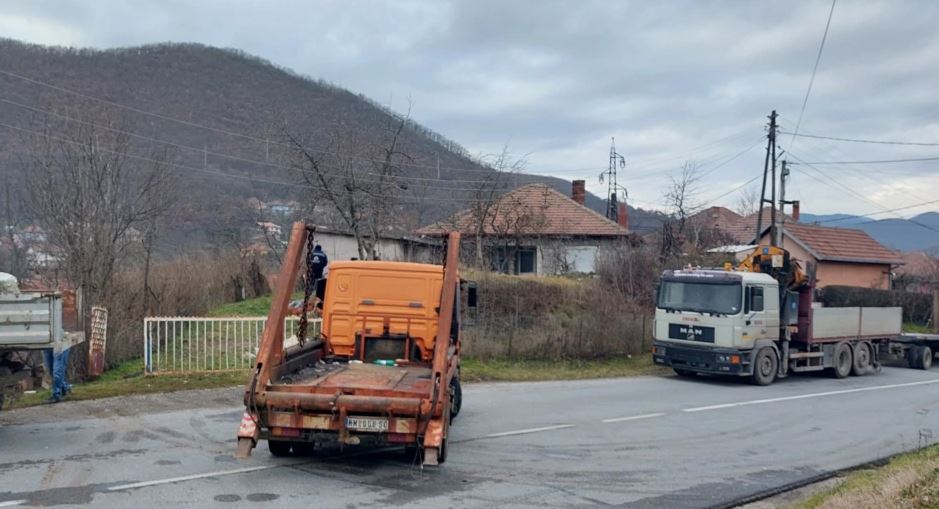 Zhvillime në Kosovë, nis largimi i barrikadave në veri