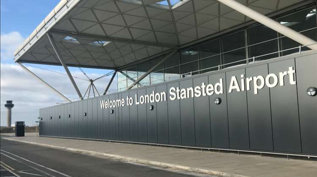 Mediat britanike: Stjuardesa e “Air Albania” vdes  në aeroportin Stansted