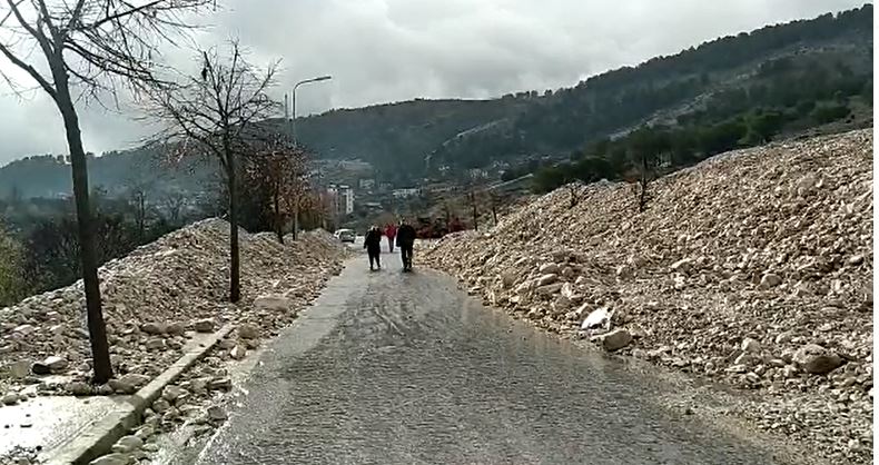 Reshjet/Gjirokastrër bllokohet rruga që të çon në fshatrat e Kurveleshit