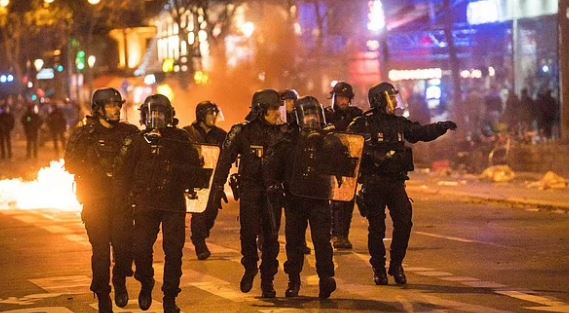 Paris/Kurdët plagosin 5 efektivë policie gjatë përleshjeve