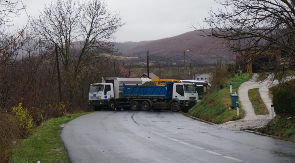 Kosovë/Lista Serbe thirrje për vetëpërmbajtje: Mos pengoni KFOR-in dhe EULEX-in të lëvizin