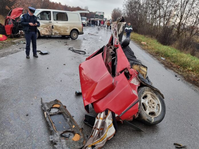 Aksident i frikshëm me 1 viktimë dhe 5 të plagosur në Kosovë