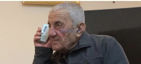 Artan Hoxha publikon fotot/ Momenti kur Ndue Nika dëgjon urdhërin për vrasjen e të birit