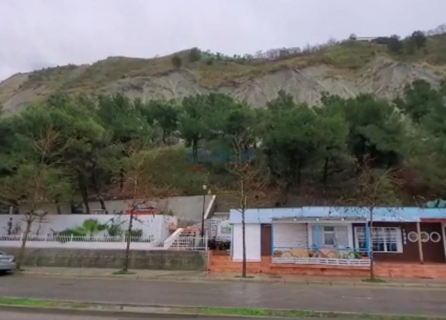 Durrës, banesa në rrezik nga rrëshqitja masive e dherave