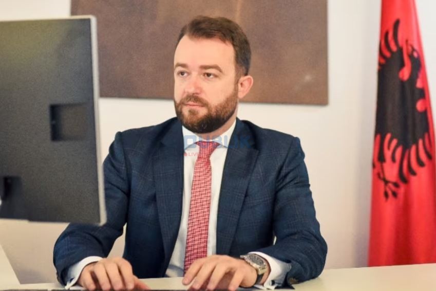 Arrestimi i Sekretarit të Përgjithshëm të Ministrisë së Financave, reagojnë avokatët: Prokuroria ka bërë shkelje, nuk e ballafaqoi me provat