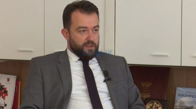 Në gusht refuzoi ta firmoste/ Shkresa që çoi në burg Arlind Gjokutën