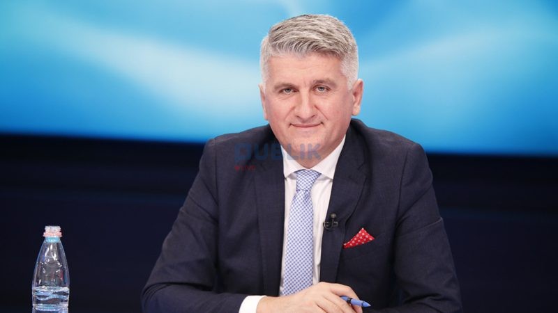 “Bashkohem me të dhe pse është pronari i PD-së”, Gjekmarkaj: Neveri dhe përbuzje për ata që duan ta mbajnë mirë me SHBA ditën dhe me Berishën natën