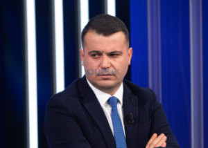 Shqipëria e mbushur plot me kllounë