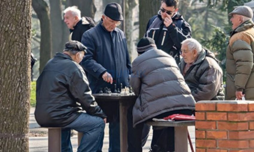 Devoll/ 62-vjeçari  i shkoi në shtëpi të moshuarit dhe e goditi me sëpatë