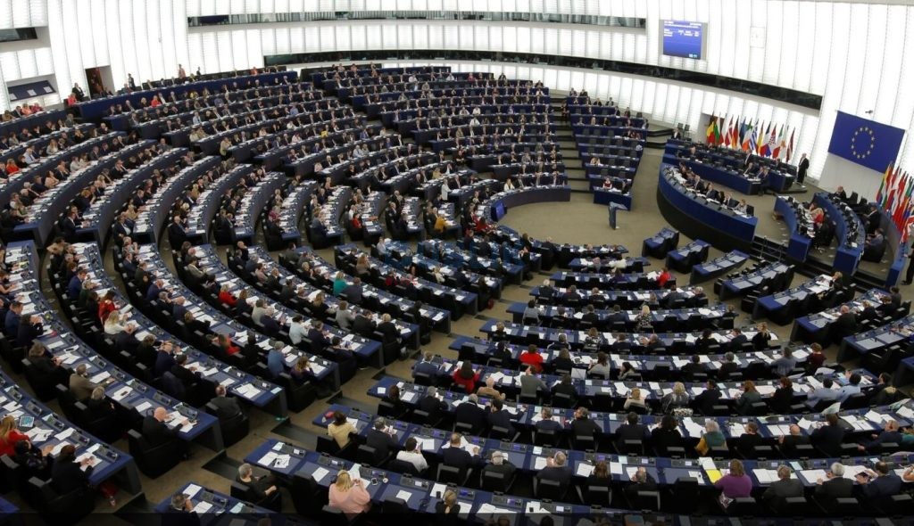Komisioni i Parlamentit Europian miraton liberalizimin e vizave për Kosovën