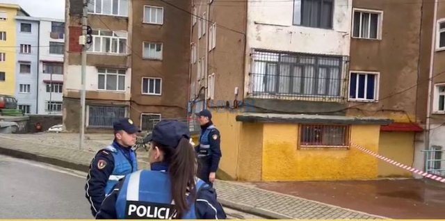 Banorët refuzojnë të dalin, ndërhyn policia