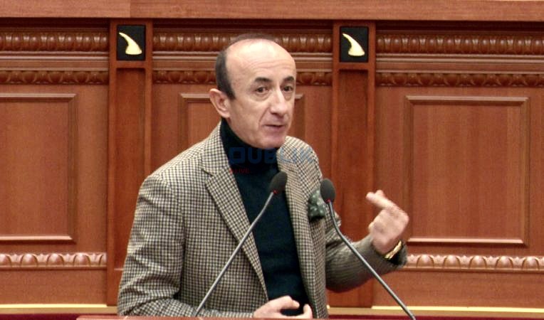 Deputeti demokrat: Bashkimin e PD-së e ka në dorë Sali Berisha