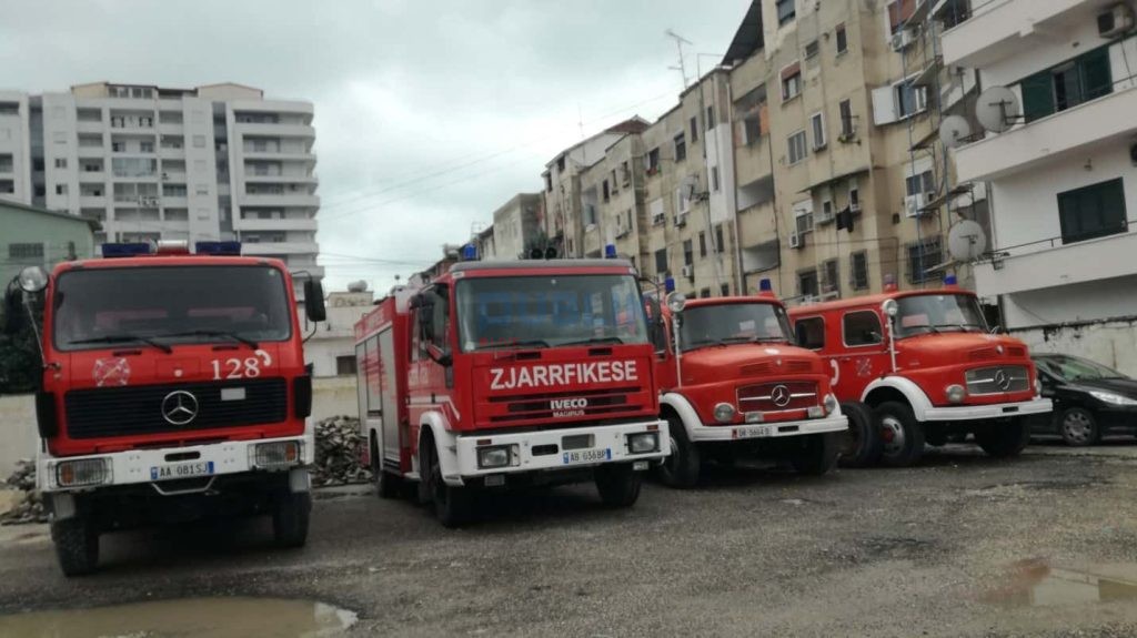 Drejtonte makinën në gjendje të dehur, arrestohet shefi i zjarrëfikëses në Cërrik