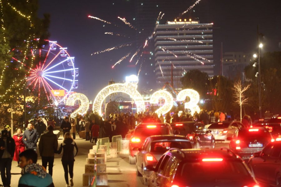 12 të plagosur nga festimet në Tiranë