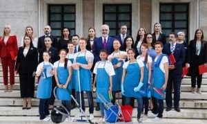 Ironia e Berishës me një fotomontazh për qeverinë (foto)
