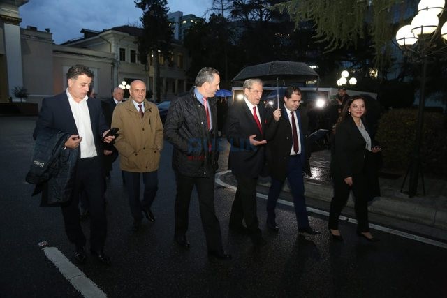 KUVEND/24 minuta seancë plenare me debate e tensione