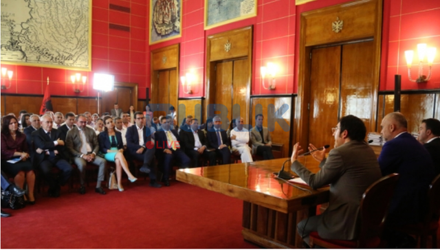 Rama  mbledh krerët e PS-së në qarqe për zgjedhjet e 14 majit