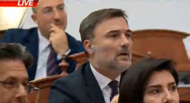 Debat me tone të forta në Kuvend/ Alibeaj thirrje Nikollës: Ku e keni fshehur Edi Ramën?