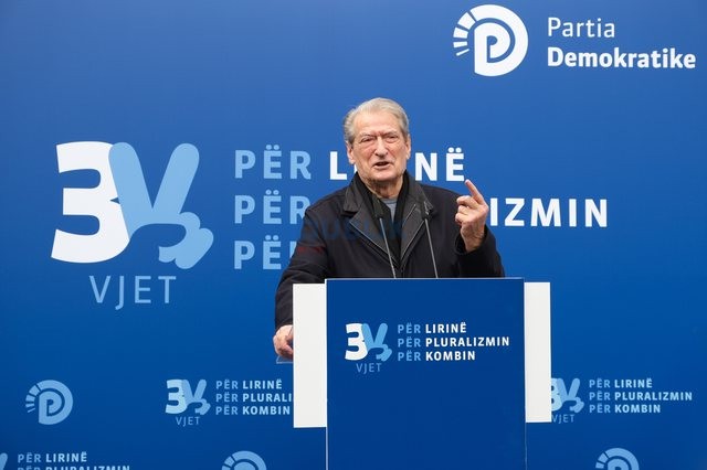 Berisha paralajmëron nga Durrësi: Revolucioni ynë nuk ndalet!