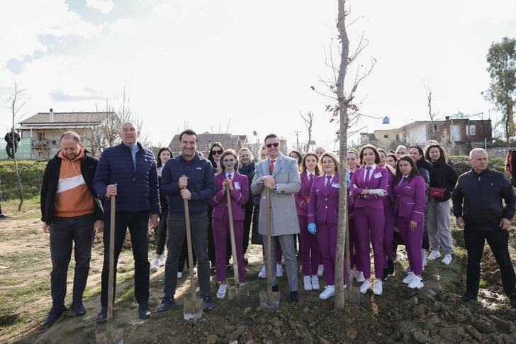 Veliaj mbjell pemë dhe thumbon  opozitën