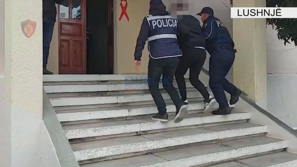Shisnin në doza kanabis  dhe  kokainë, 3 në pranga