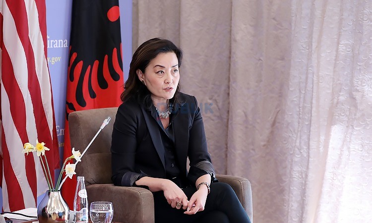 Yuri Kim takim  në Gjykatën Kushtetuese