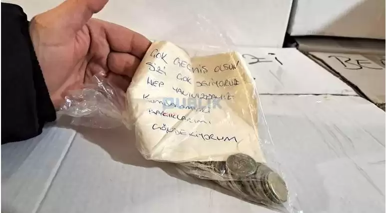 Tragjedia nga tërmeti në Turqi, gjesti prekës i 8-vjeçarit, dhuron kursimet e tij për të dëmtuarit nga tërmeti