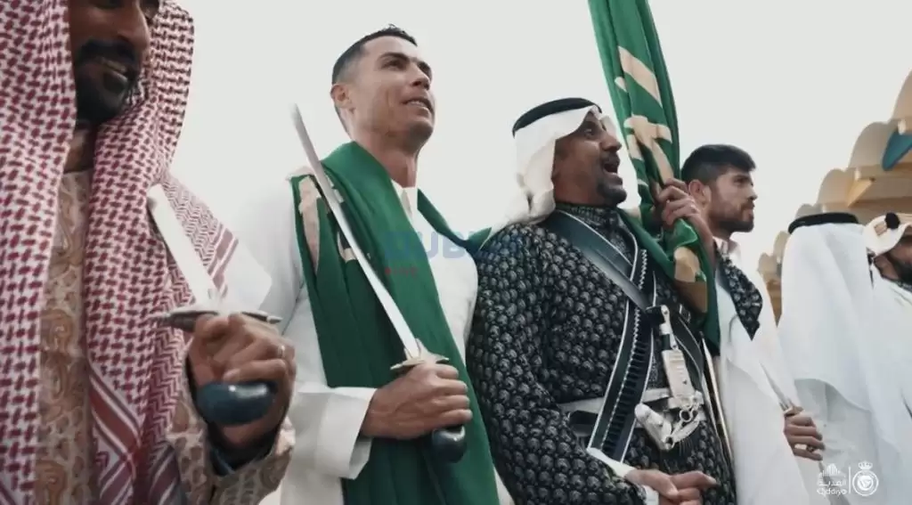 Ronaldo shfaqet me kostum arab dhe me shpatë në dorë