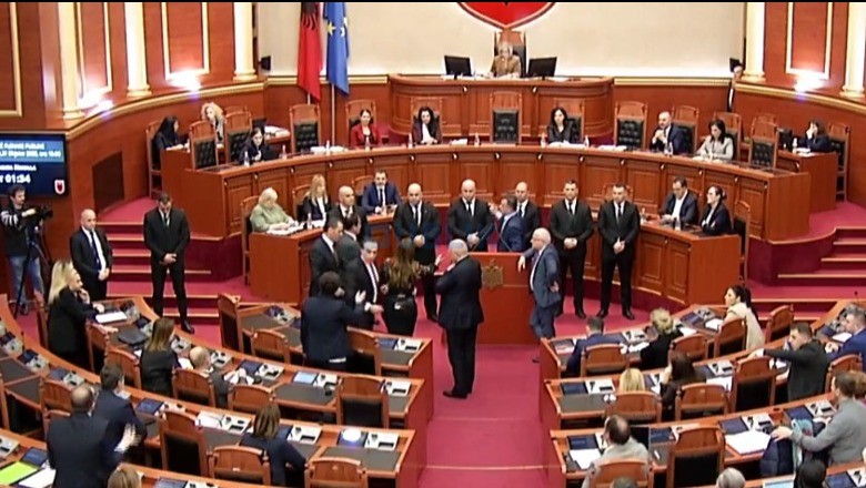 Sot në parlament, PD kërkon shkarkimin e Nikollës, kurse kryeministri Rama…
