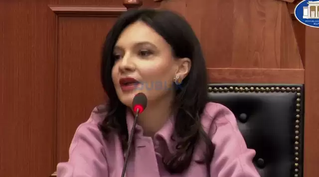 “Një minutë heshtje për Edmond Spahon”- Deputetet e Partisë Demokratike kërkojnë përjashtimin e Elisa Spiropalit pas deklaratës në Kuvend