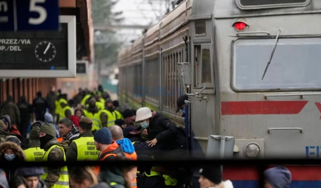 VOA: Treni nga Polonia drejt Gjermanisë, i vetmi mjet transporti falas për refugjatët ukrainas