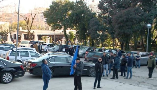 Qytetarët të zemëruar: Rama, të japë dorëheqjen