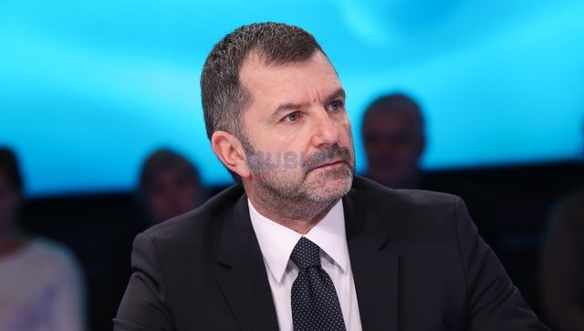 Si mund të rrëzohet Rama?/ Nuk përmbahet Bushati: Me kallashnikov si në ‘97