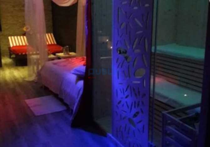 Prostitucion në qendrën e masazheve: 3 vajza arrestohen, një 23-vjeçare shpallet në kërkim