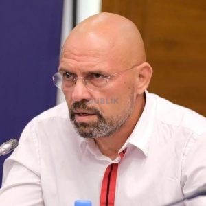 Opozita vjen në pushtet me votē