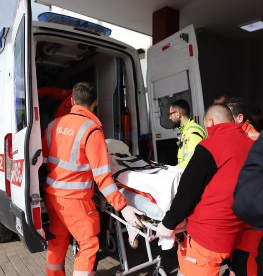 Korçë, një person bie nga kati i pestë mbi tarracën e një dyqani