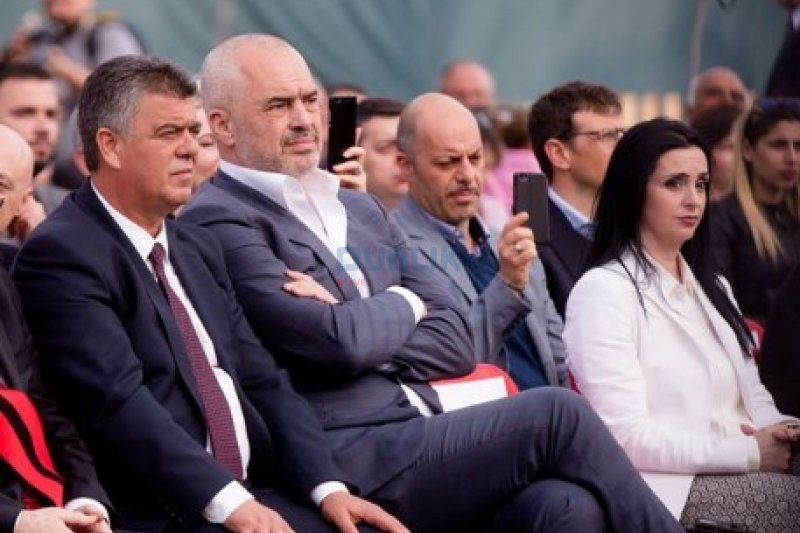 Qeveria e qelisë, përballë opozita