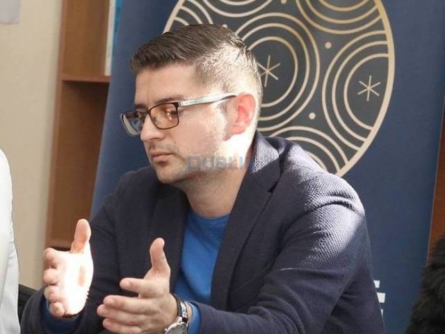 Aplikacioni i PS, Xhemollari: Mund të kushtojë deri në 10 mijë euro, administrata nën presion para zgjedhjeve.