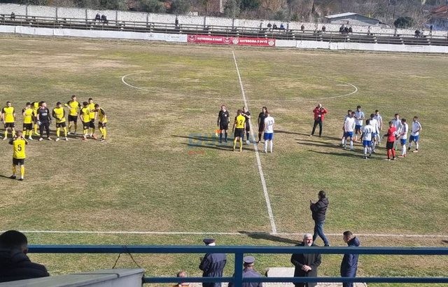 Peqin/ Sherr masiv në stadium