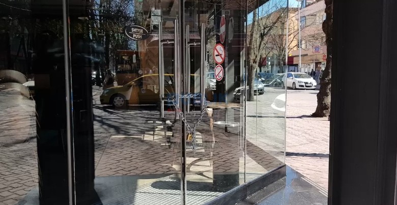 Dikur kishte  edhe me universitet, tani lokalet ngelin pa kamarierë