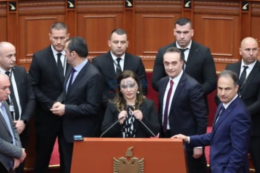 Nikolla bllokon çdo fjalim, sa herë që përmendet Rama