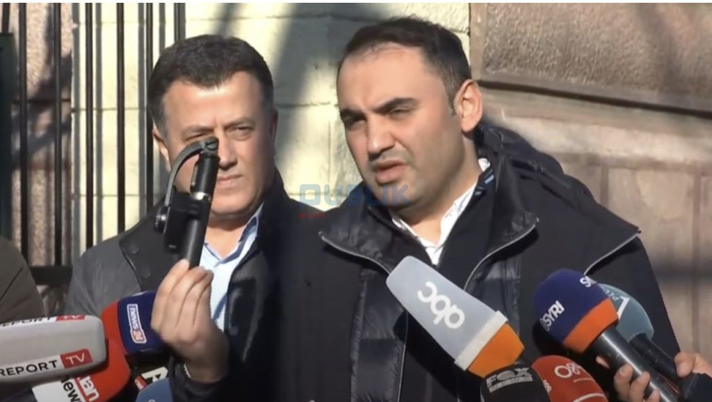 Këlliçi: Më përjashtuan nga seanca sepse kisha një pajisje për të mbajtur telefonin