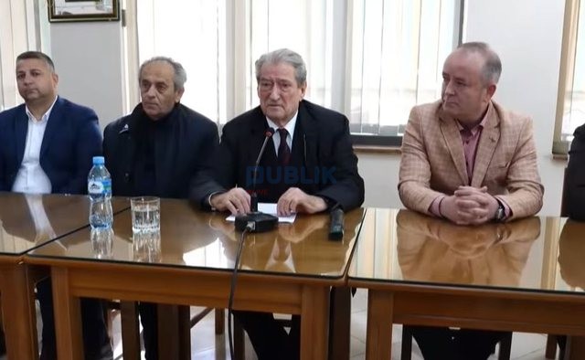 Berisha nga Tepelena: Nuk do ndalet revolucioni dhe nuk e bojkotojmë parlamentin